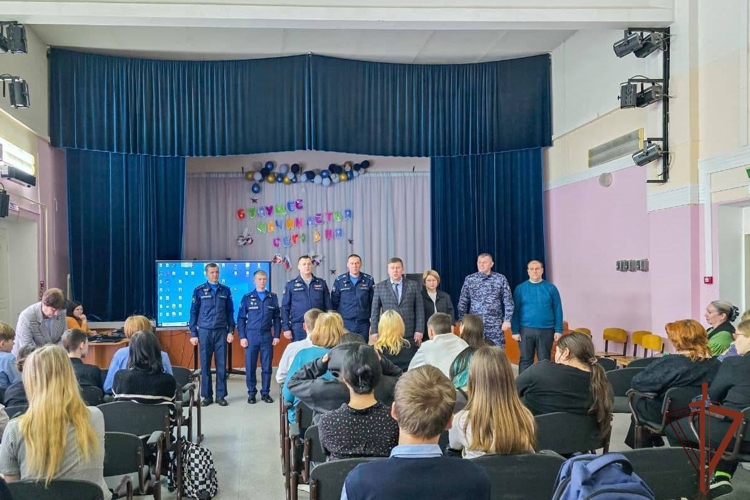 Серию военно-патриотических мероприятий в рамках Всероссийского дня призывника провела Росгвардия в Сибири