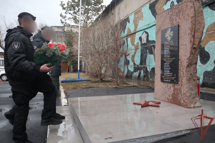 В Красноярском крае открыт мемориал в память о бойцах ОМОН Росгвардии, погибших при исполнении служебного долга 