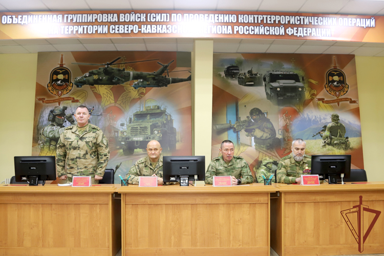Командующий Северо-Кавказским округом Росгвардии провел рабочее совещание в ОГВ(с)