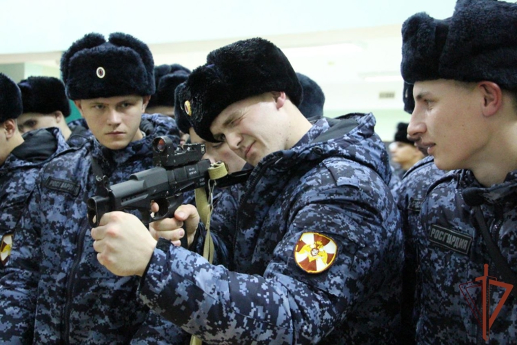 «Работа для сильных духом»: в Калининграде росгвардейцы провели интерактив для военнослужащих по призыву (видео)