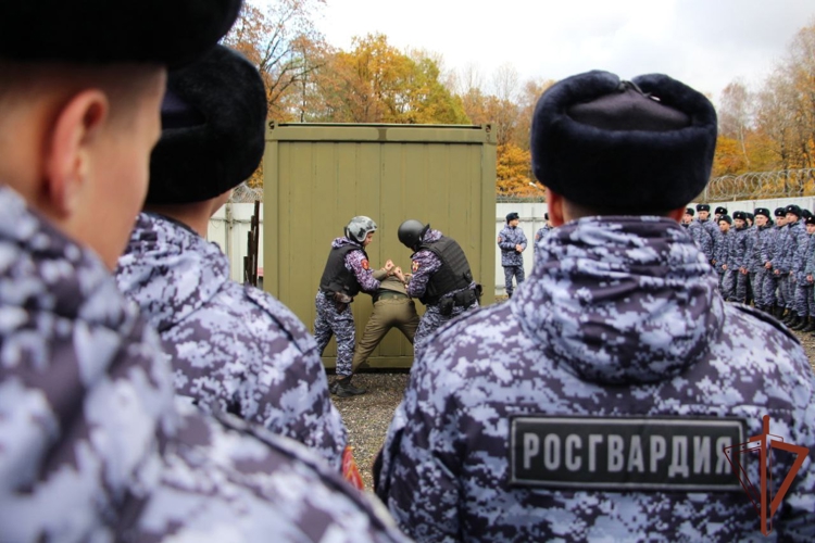 «Работа для сильных духом»: в Калининграде росгвардейцы провели интерактив для военнослужащих по призыву (видео)