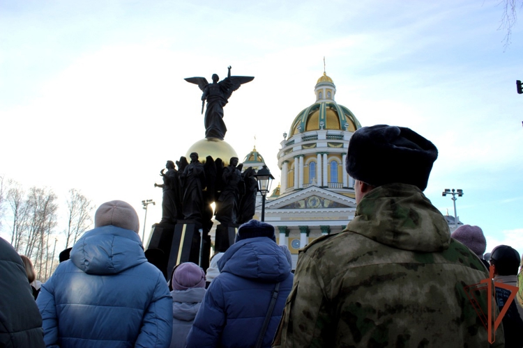 В Челябинске росгвардейцы приняли участие в открытии памятника Собору Архистратига Михаила