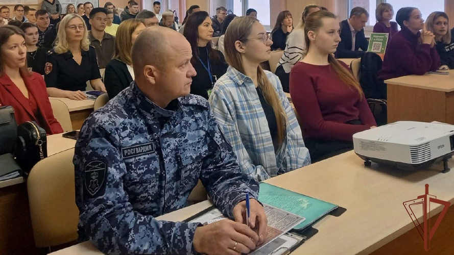 На Дальнем Востоке росгвардейцы провели профориентационные встречи со студентами