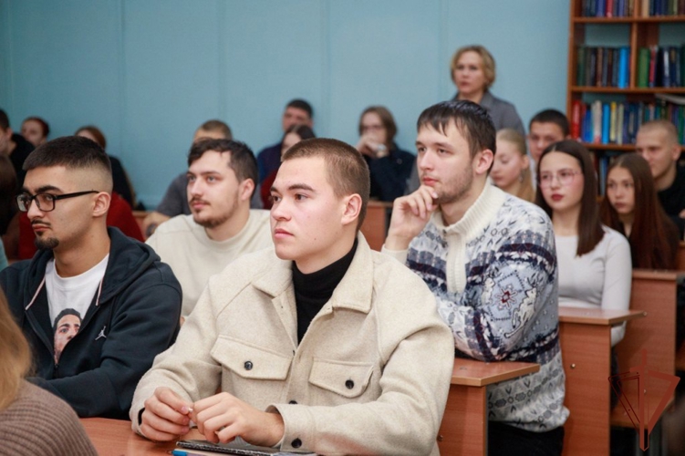 На Дальнем Востоке росгвардейцы провели встречи с допризывной молодежью