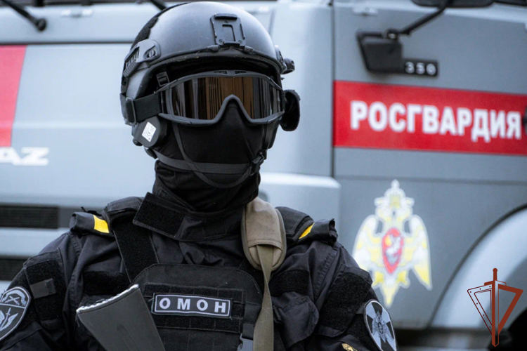 При содействии ОМОН Росгвардии в Великом Новгороде задержаны нелегальные мигранты в ночном клубе