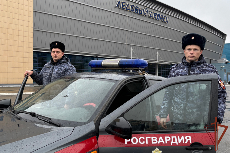 Росгвардейцы обеспечили безопасность хоккейного матча в Череповце 
