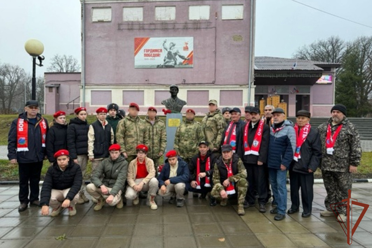 В Саратовской области военнослужащие Росгвардии приняли участие в организации первенства по футболу памяти Героя России Александра Потапова
