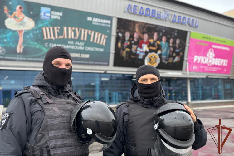 В Череповце сотрудники Росгвардии обеспечили безопасность хоккейного матча КХЛ