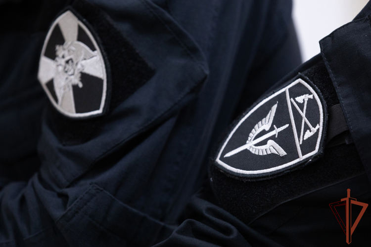 В Чебоксарах при содействии ОМОН «Сувар» Росгвардии задержаны подозреваемые в серии мошенничеств и вымогательств (видео)
