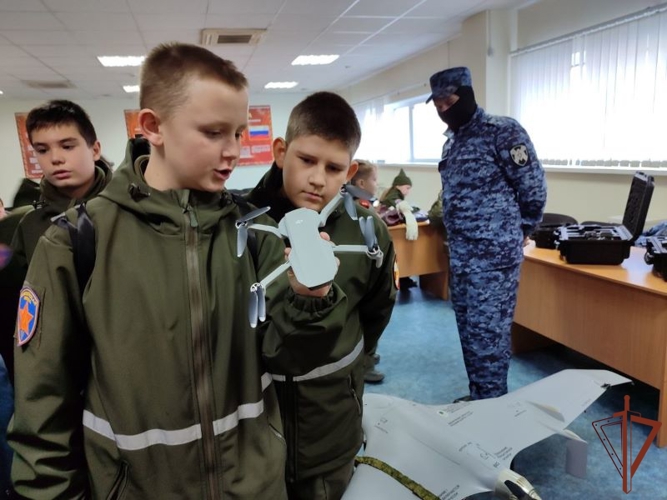 Нижегородские кадеты провели «Один день с Росгвардией», погрузившись в службу спецподразделений