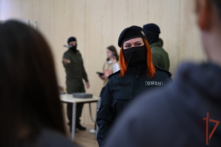 В Донецке росгвардейцы приняли участие в форуме, посвященном Дню народного единства