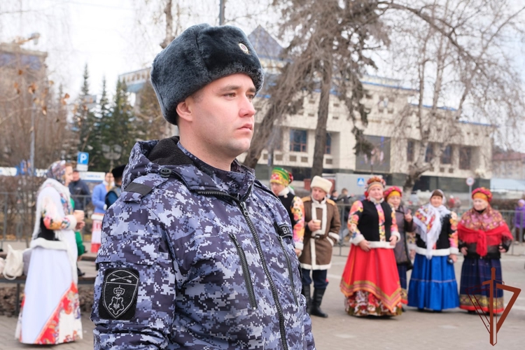 Безопасность массовых мероприятий в День народного единства обеспечила Росгвардия в Сибири