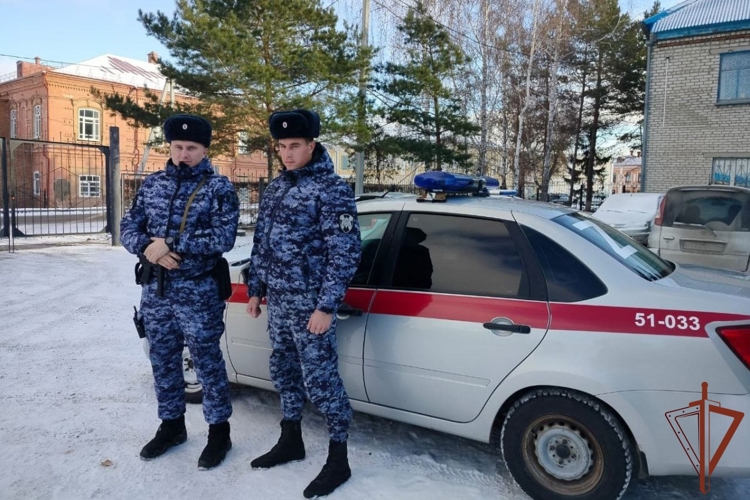 В Новосибирской области росгвардейцы спасли жизнь мужчине с приступом эпилепсии 