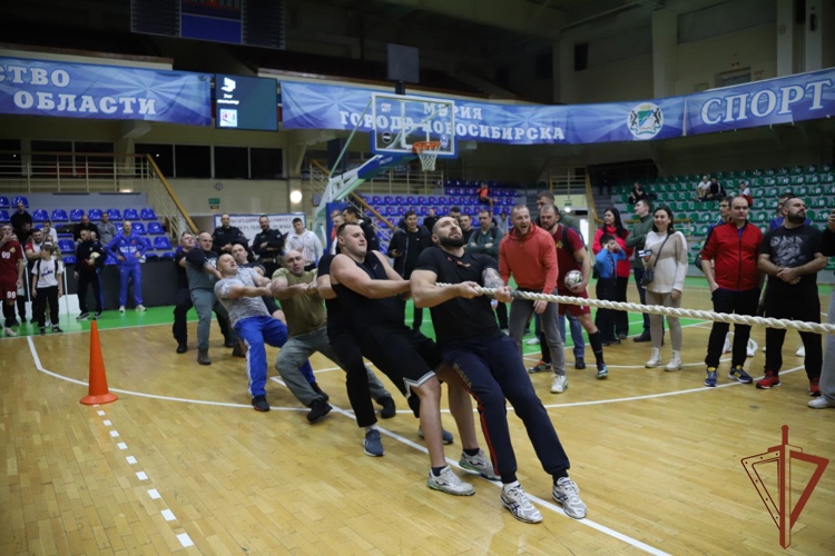 Спортивный праздник в честь 80-летия Победы в Великой Отечественной войне прошел в Новосибирске