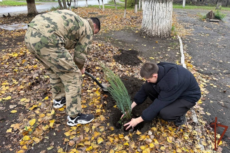 В Луганске росгвардейцы приняли участие в экологических акциях