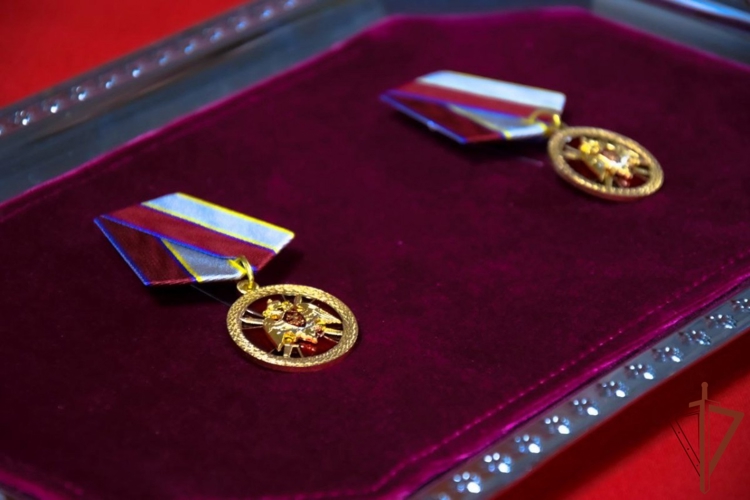 Разведчикам Росгвардии, выполняющим задачи в ЛНР, вручили награды 