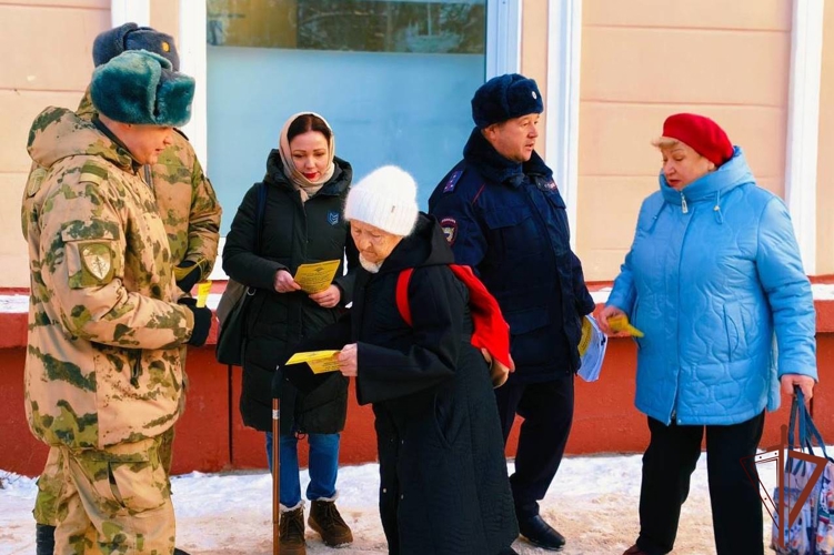 Росгвардейцы совместно c полицейскими провели профилактическую акцию по предупреждению мошенничества в Томской области