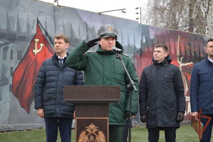 В саровской дивизии Росгвардии прошло открытие мурала «Стена памяти»