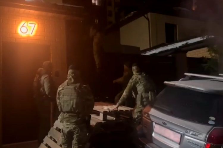 В регионах Сибири при силовой поддержке спецназа Росгвардии ликвидирована сеть интим-салонов (видео)