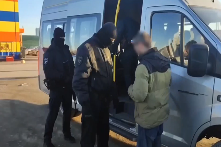 В Челябинской области при силовой поддержке Росгвардии прошел рейд по выявлению нарушений миграционного законодательства (видео)