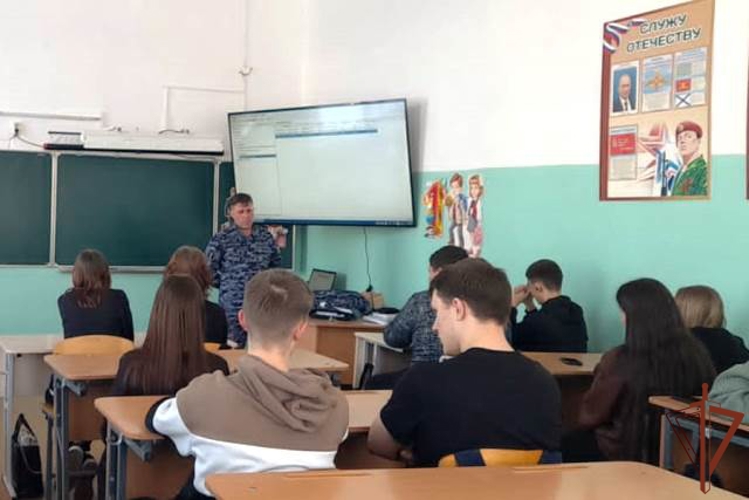 Росгвардейцы в Сибири приняли участие в профориентационных и патриотических мероприятиях для молодежи
