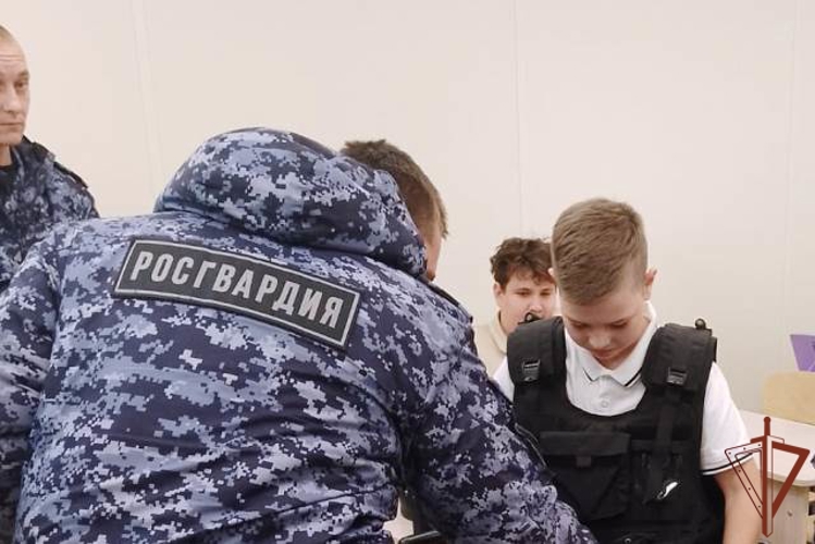 Военнослужащие и сотрудники Сибирского округа Росгвардии участвуют в патриотических и профориентационных мероприятиях