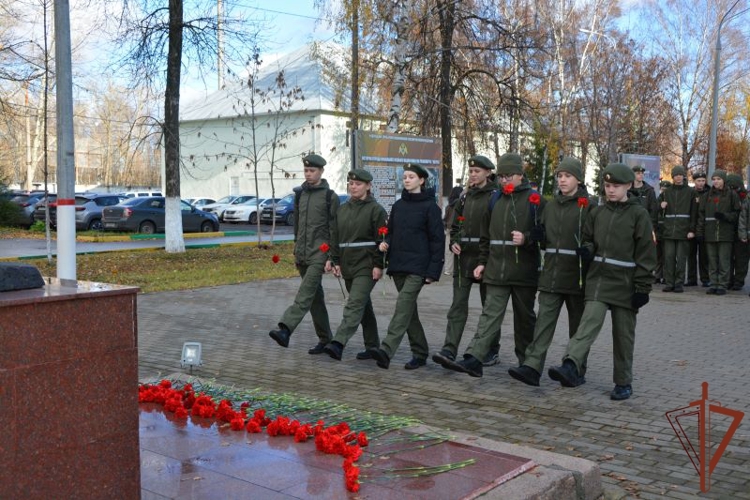 Нижегородские кадеты провели «Один день с Росгвардией», погрузившись в службу спецподразделений