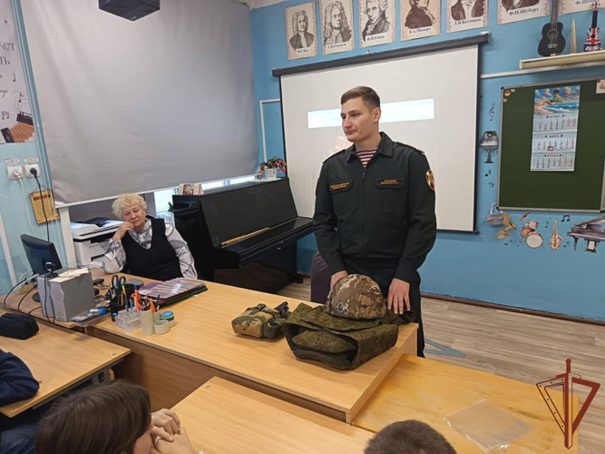 Росгвардейцы на Урале провели патриотические и профориентационные мероприятия для молодежи