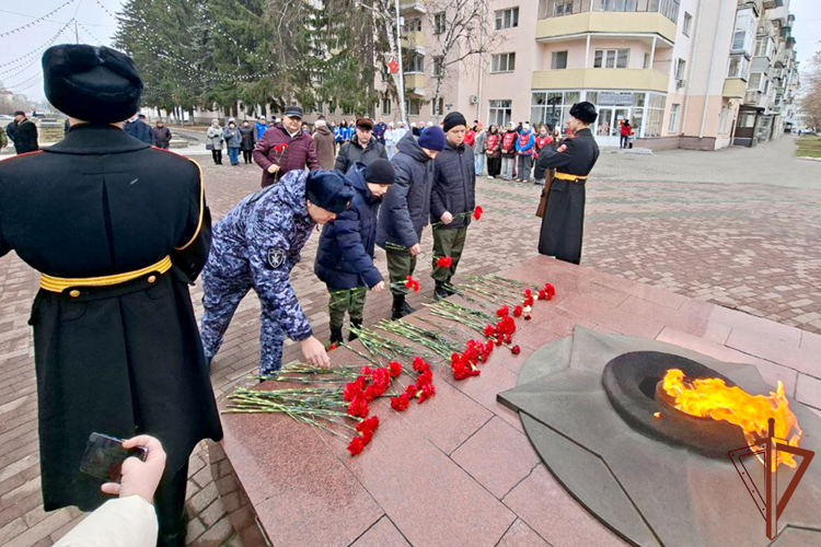 В Уральском округе Росгвардии почтили память Неизвестного Солдата