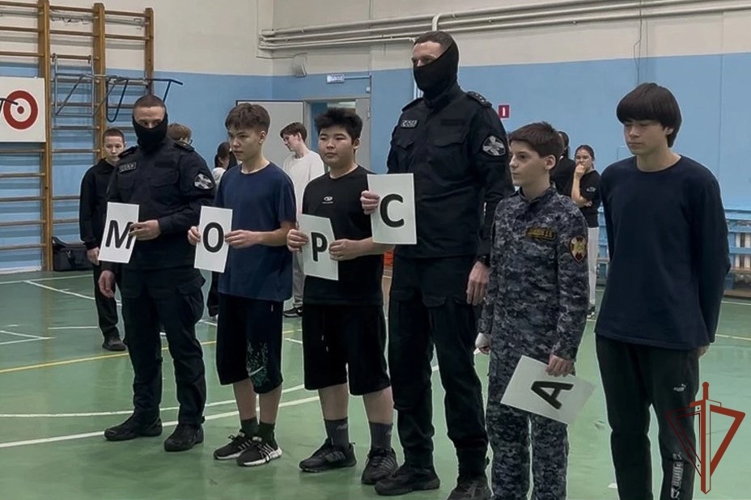 Росгвардейцы поздравили с Новым годом воспитанников подшефных учреждений на Урале (видео)