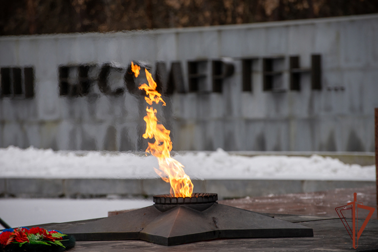 В Уральском округе Росгвардии почтили память Неизвестного Солдата