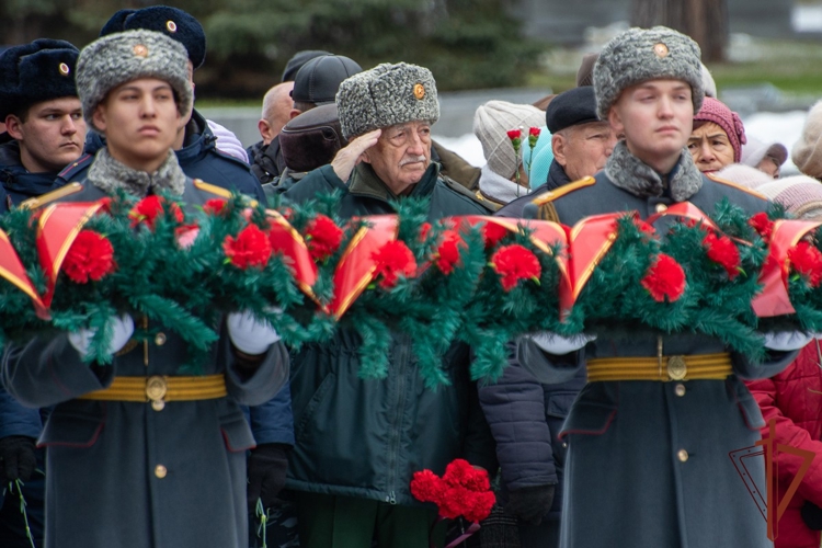 В Уральском округе Росгвардии почтили память Неизвестного Солдата