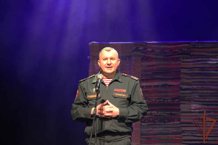 На Урале росгвардейцы организовали новогодние праздники для детей и напомнили гражданам о безопасности в предстоящие праздники
