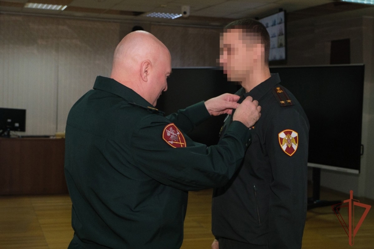 Командующий Уральским округом Росгвардии вручил государственные награды офицерам ведомства