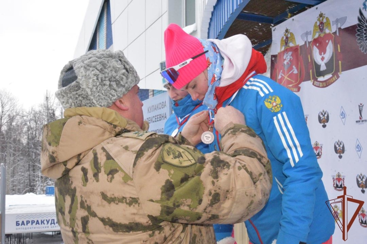 Чемпионат Приволжского округа Росгвардии по лыжным гонкам и служебному двоеборью завершился в Удмуртии (видео)