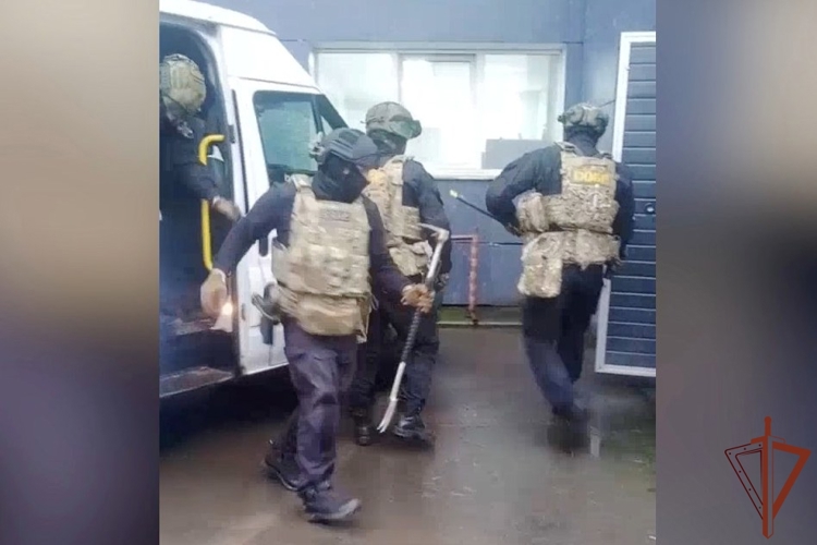 В Санкт-Петербурге при силовой поддержке СОБР Росгвардии пресечено  нелегальное производство табачной продукции (видео)