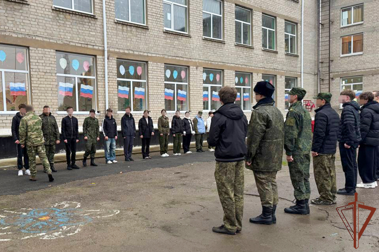 Военнослужащие Росгвардии провели военно-патриотические мероприятия для молодежи в Херсонской и Запорожской областях
