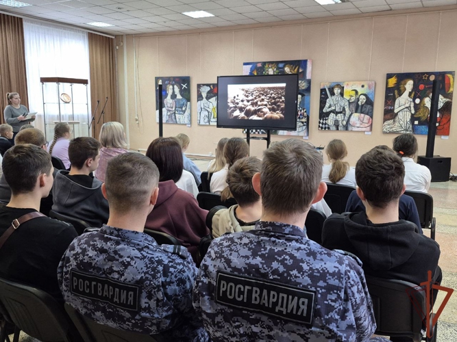 Росгвардейцы в регионах Сибири почтили память Неизвестного Солдата