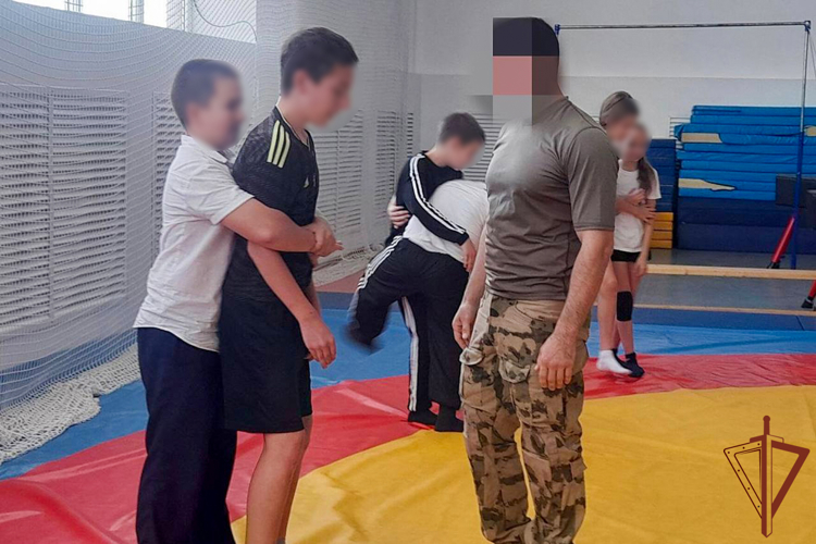 Военнослужащие Росгвардии провели военно-патриотические мероприятия для молодежи в Херсонской и Запорожской областях