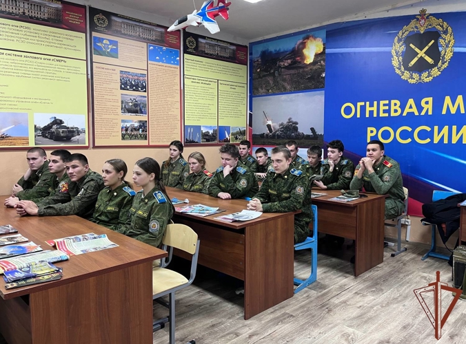 В День Конституции росгвардейцы провели просветительские встречи с учащимися в регионах Центральной России