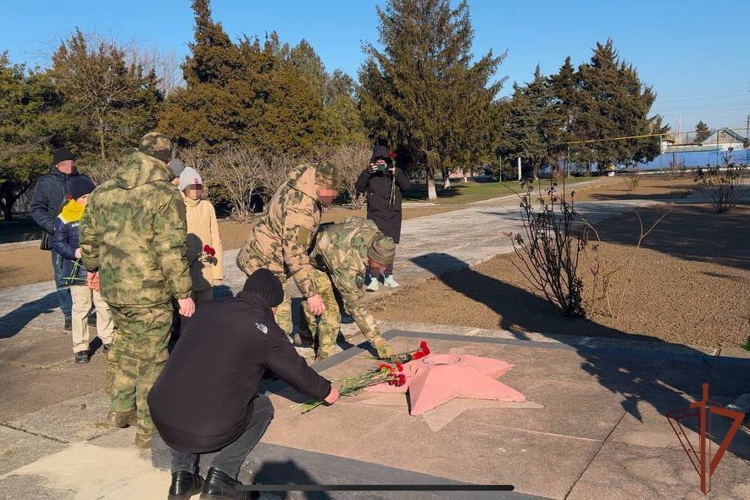 Росгвардейцы благоустроили памятные места и воинские захоронения в Херсонской и Запорожской областях (видео)
