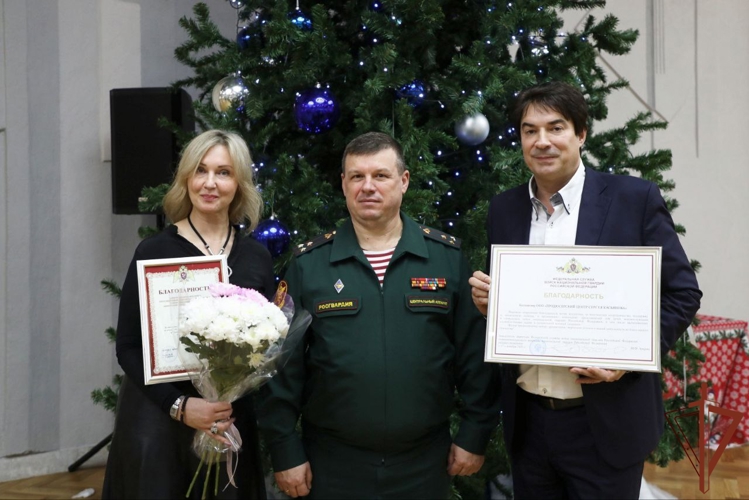 Дети росгвардейцев посетили новогоднее представление в Москве