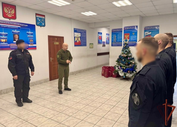 Командующий Северо-Западным округом Росгвардии поздравил росгвардейцев, заступающих на службу в новогоднюю ночь