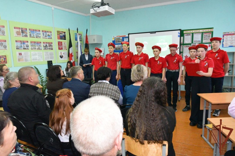 В Удмуртии сотрудники Росгвардии приняли участие в открытии «Парты Героя» в честь погибшего коллеги