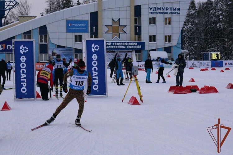 Чемпионат Приволжского округа Росгвардии по лыжным гонкам и служебному двоеборью завершился в Удмуртии (видео)