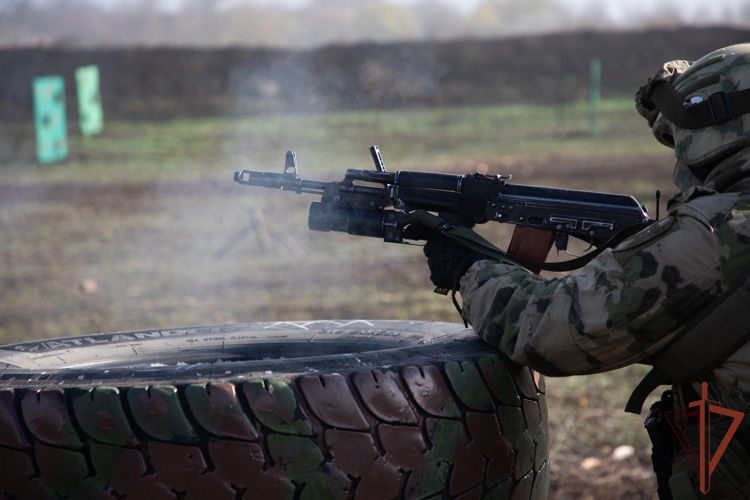 Спецподразделения Росгвардии, выполняющие задачи специальной военной операции в ДНР, совершенствуют боевые навыки (видео)