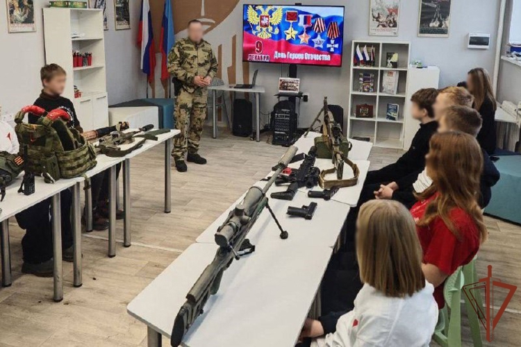 «Парту Героя» памяти погибшего офицера Росгвардии открыли в Луганской Народной Республике 