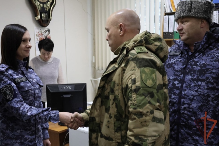 В Приамурье командующий Восточным округом Росгвардии посетил подразделения ведомства 