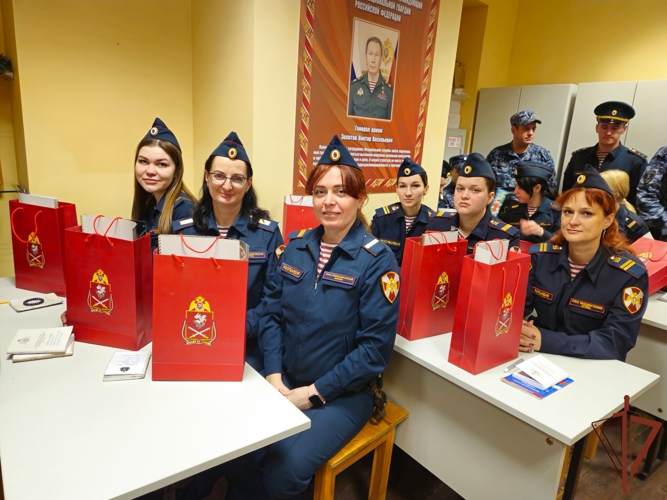 Командующий Северо-Западным округом Росгвардии поздравил росгвардейцев, заступающих на службу в новогоднюю ночь