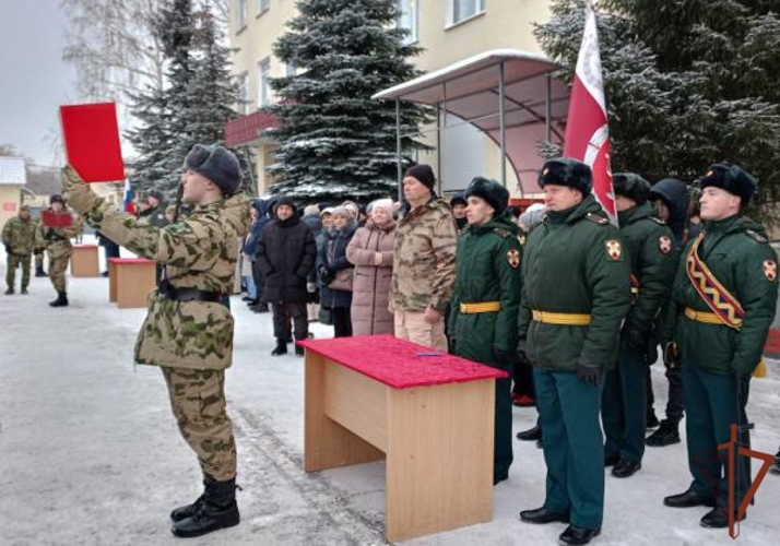 Росгвардейцы в Сибири торжественно присягнули на верность Отечеству